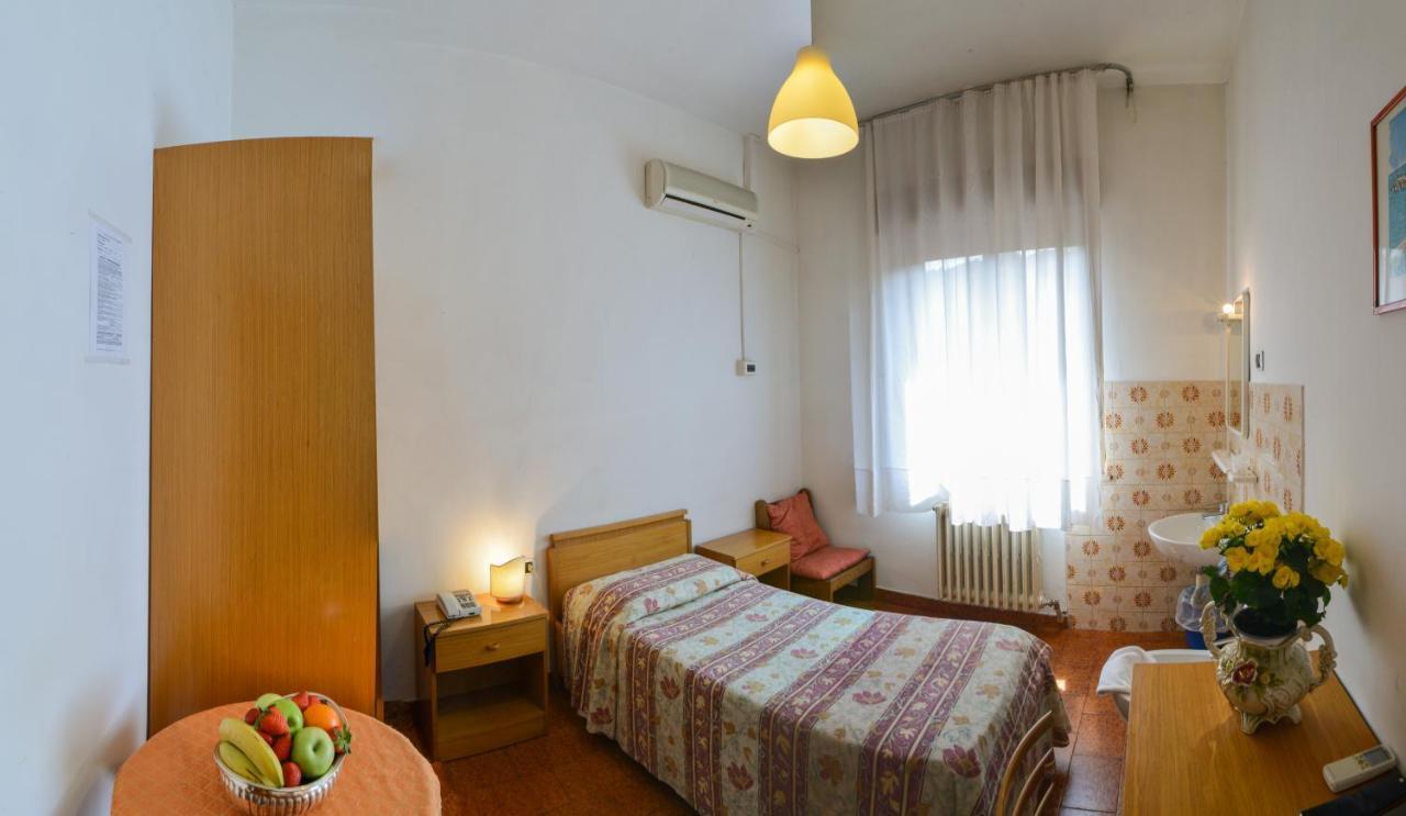 Hotel PRime Pistoia Esterno foto
