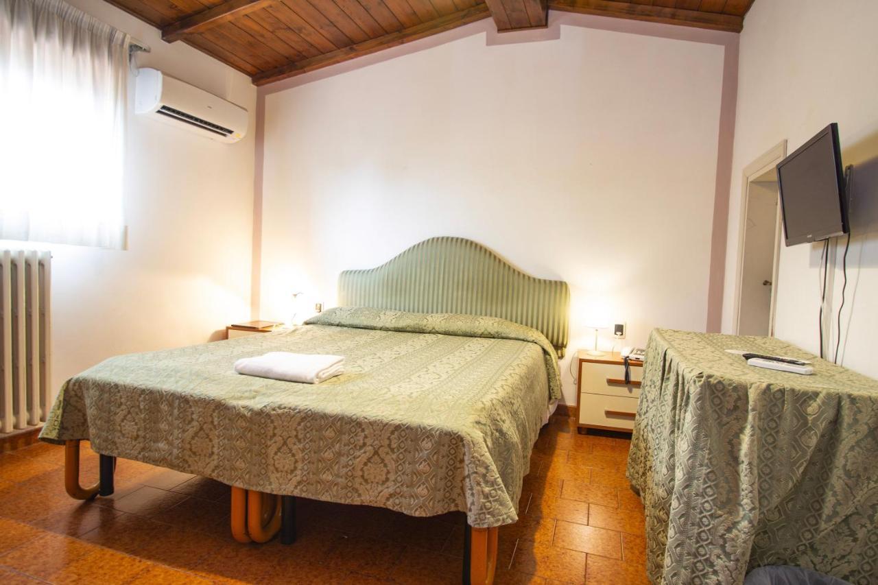 Hotel PRime Pistoia Esterno foto