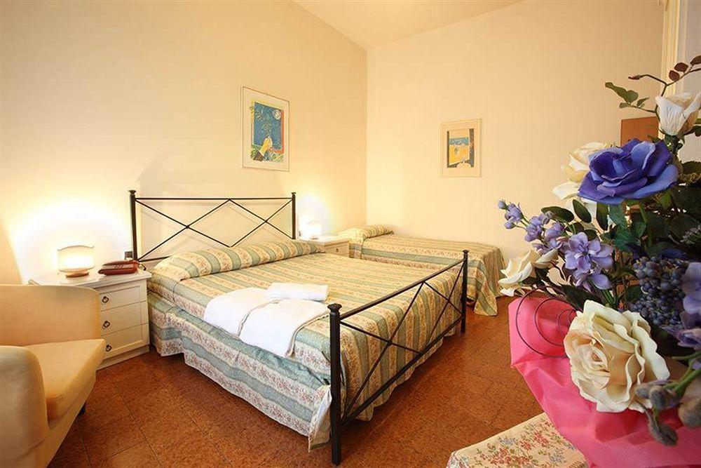Hotel PRime Pistoia Esterno foto